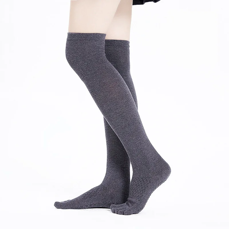 Длинные Хлопковые женские носки с пятью пальцами; нескользящие женские носки до колена; нескользящие носки с узором в горошек; женские носки с пятью пальцами - Цвет: OverkneeSolidGreyF