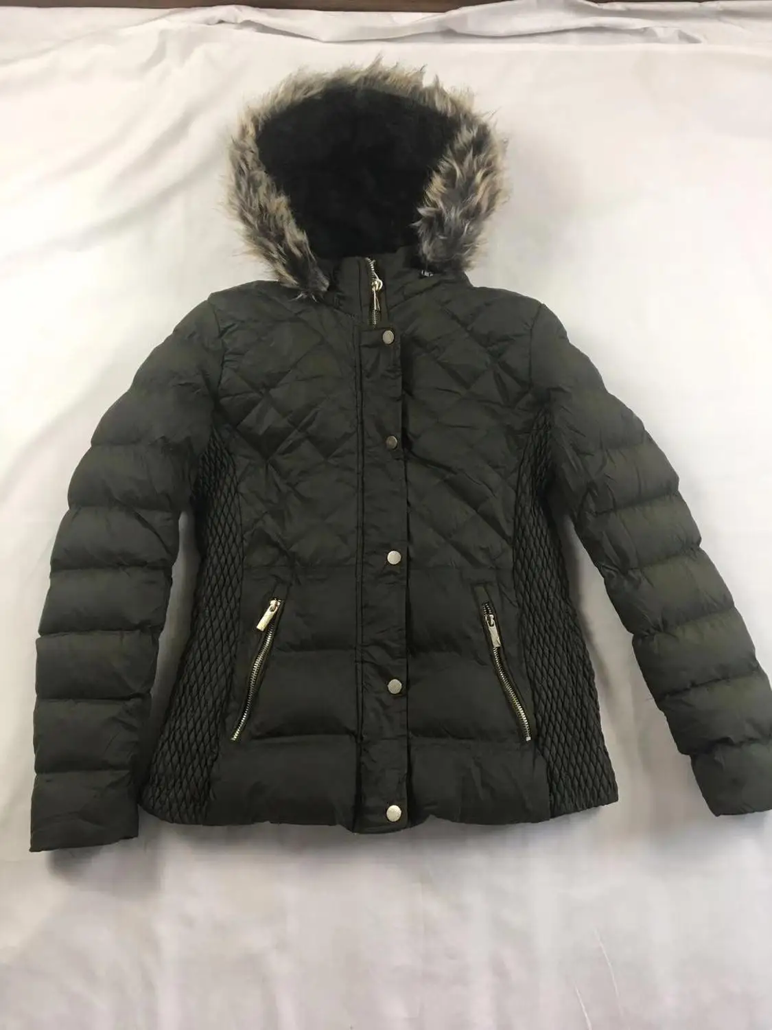 Женская зимняя куртка с капюшоном | одежда