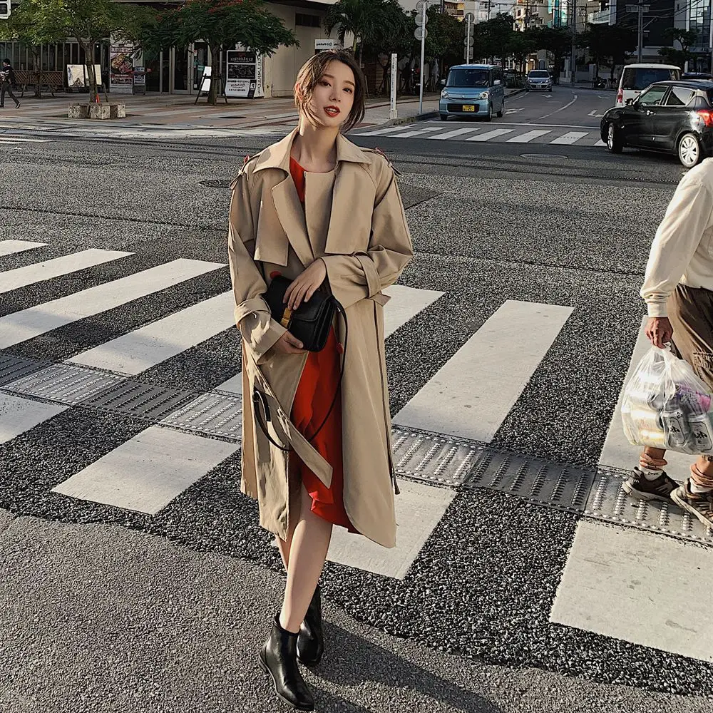 

Photo Shoot Sense of Design Bag Buckle Irregular Long Waist Hugging Trench Coat Women's 2020 Spring New Style Retro British Styl