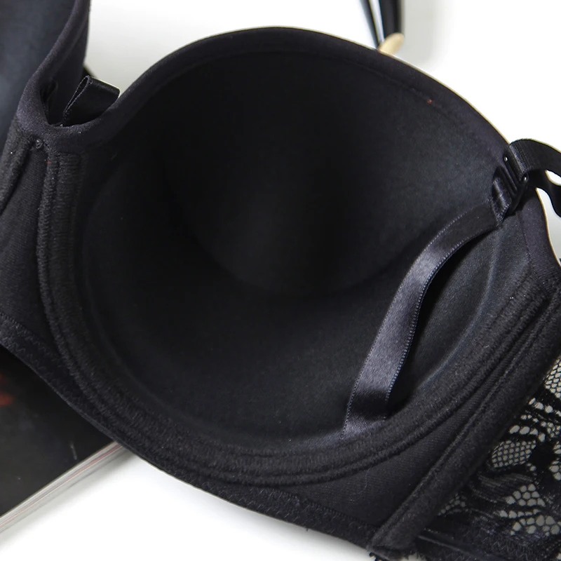 Комплект нижнего белья женский бесшовный с чашками пуш ап и Т образным