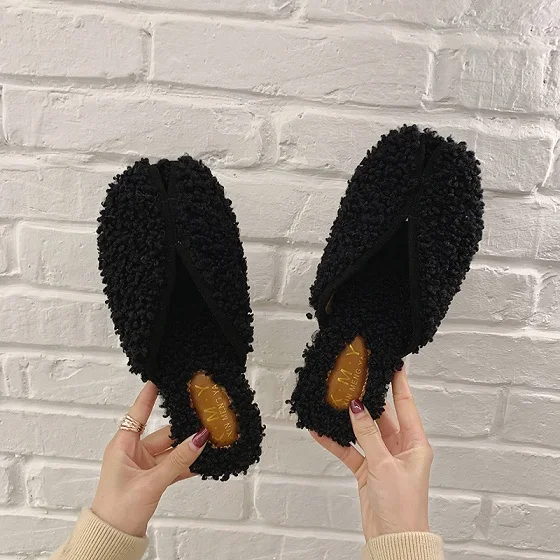 Черный Wool roll slippers korean flats close toe winter woman fur slides brief solid casual lazy flip flops female furry loafers plush - Цвет: Черный