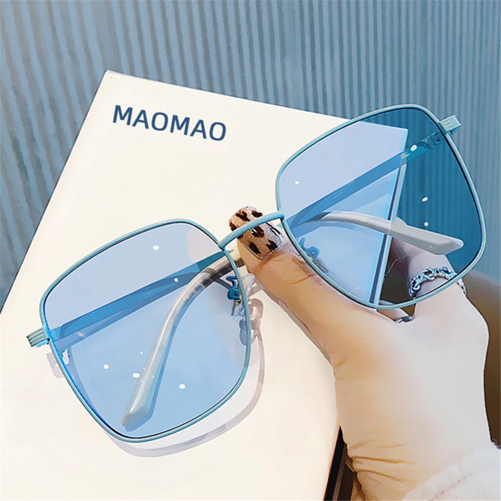 

2024 Fashion Alloy Sunglasses for Women Transparent Blue Eyeglasses Trendy Street Photography Frosted Green Square Eye Glasses