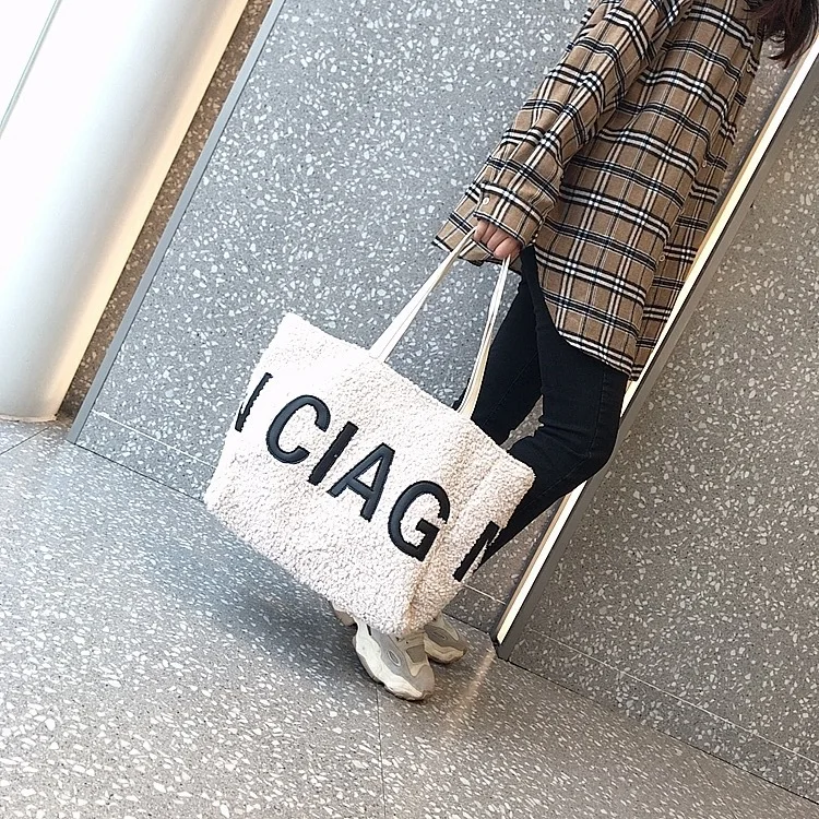 

2019 Autumn And Winter New Style Bag Women's Large Capacity Bag High Grade Sense Furry Handbag Lambs Wool Shoulder Bag Bag