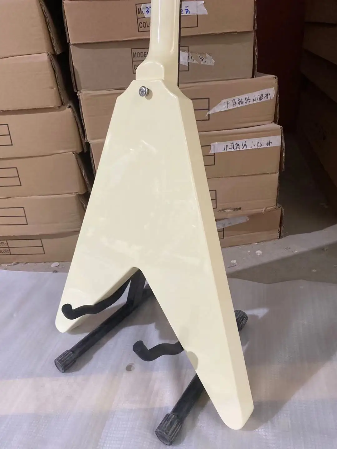 Fly-V Electric Guitar Cream Yellow Color Mahogany Body Rosewood Fingerboard High Quality Guitarar Free Shipping