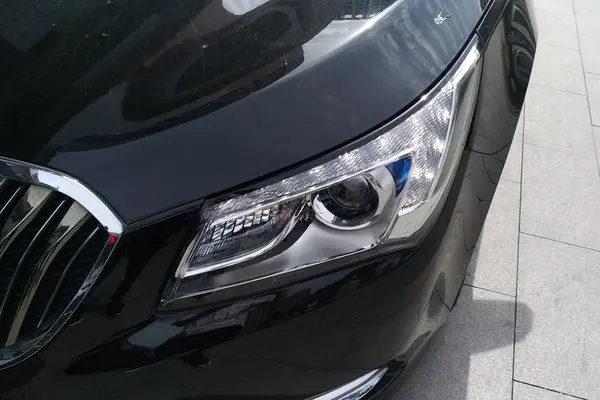 Для Buick LaCrosse передние фары прозрачные абажуры лампы оболочки маски фары крышка объектива фары - Цвет: Left and Right