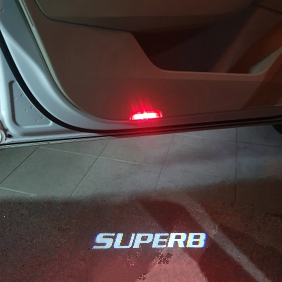 Kaufe 2 teile/satz SUPERB Projektor Lampe LED Courtesy Licht Für Superb  2009-2018 MK2 MK3 SUPERB Willkommen 3D Logo Laser auto Tür Licht