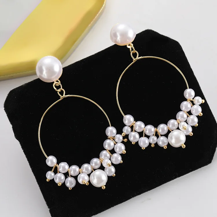 

Fashionable and novel women's earrings are a hot seller of pendant earrings gifts, designed for women's party wedding accessorie
