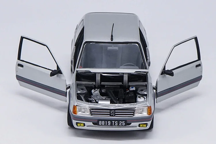 1:18 1991 PEUGEOT 205 GTI литая под давлением Модель автомобиля игрушки Металлическая Модель автомобиля оригинальная коробка