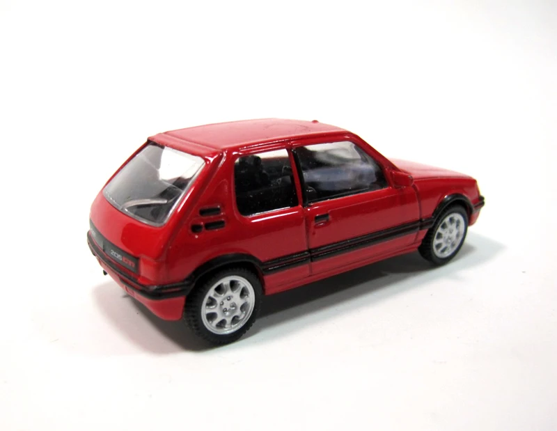 1/64 сплав симулятор peugeot 205 GTI ностальгическая классическая модель автомобиля