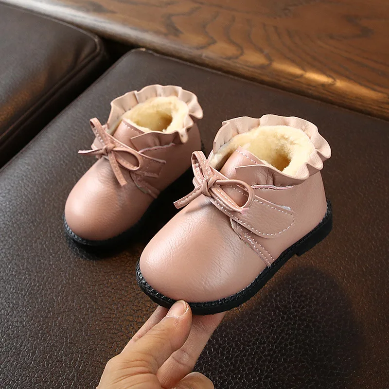 Зимние ботинки для девочек; коллекция года; ботинки для малышей; теплые плюшевые водонепроницаемые ветрозащитные ботинки с бантом для малышей; уличная детская хлопковая обувь