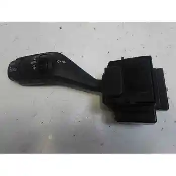 

17D940 COMMAND FLASHING FORD FOCUS HATCHBACK (CHAP)