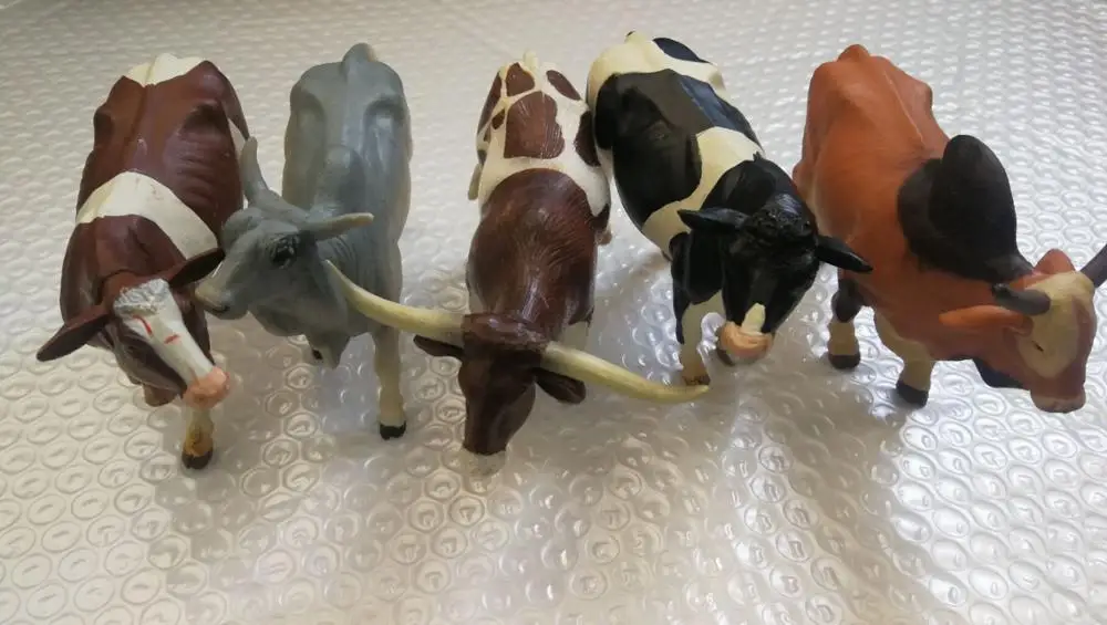 Cows Bulls figure|toy figure|bull 