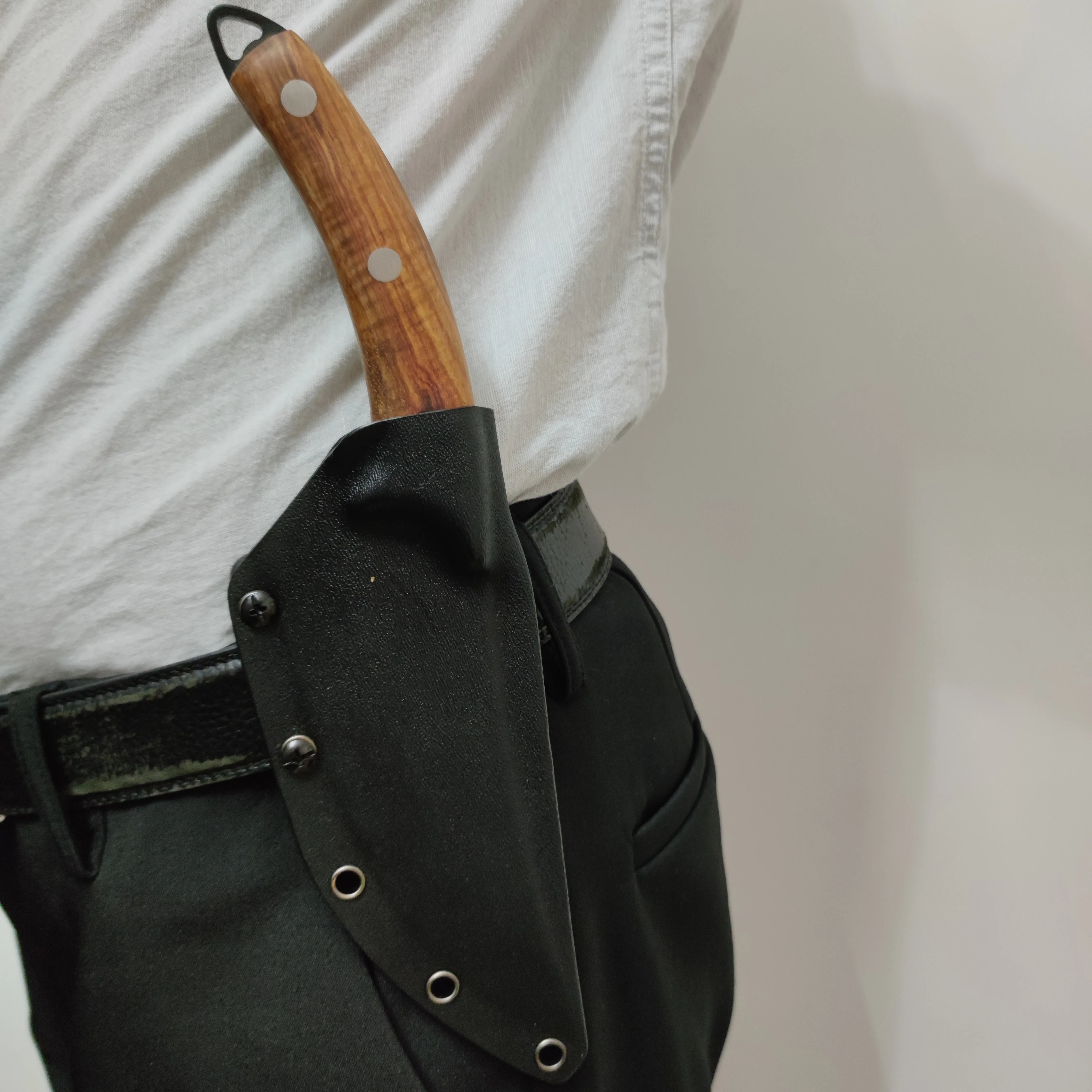 Premium Leather Sheath for Kitchen and Outdoor Knives - Durable Protector for Boning and Cleaver Blades