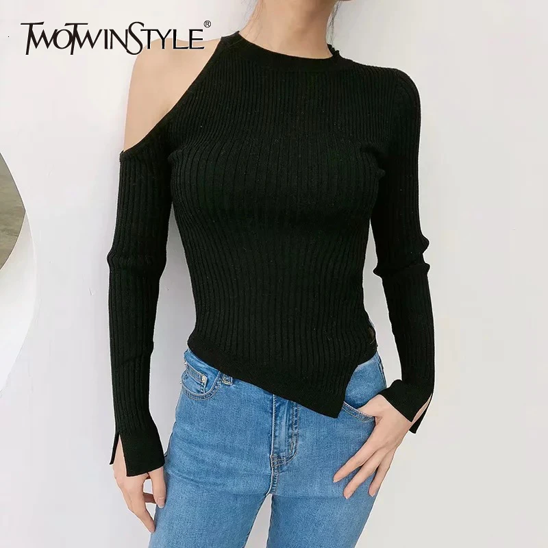 Женский свитер на одно плечо TWOTWINSTYLE осенний вязаный с круглым вырезом и длинными