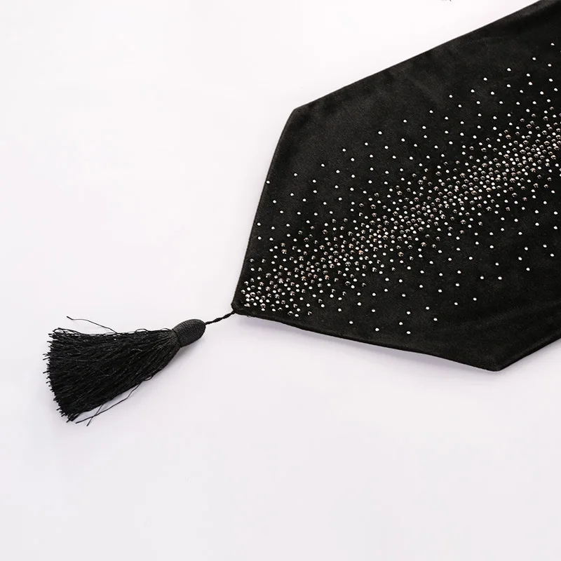 Модная Современная бархатная настольная дорожка гладильная Алмазная узкая скатерть с кисточками Прорезная вышивка настольная дорожка - Цвет: Black