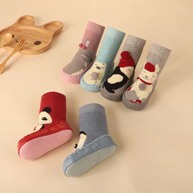 Весенне-осенне-зимние носки для малышей с героями мультфильмов детские Нескользящие хлопковые носки-тапочки с кожаной подошвой детские носки для новорожденных