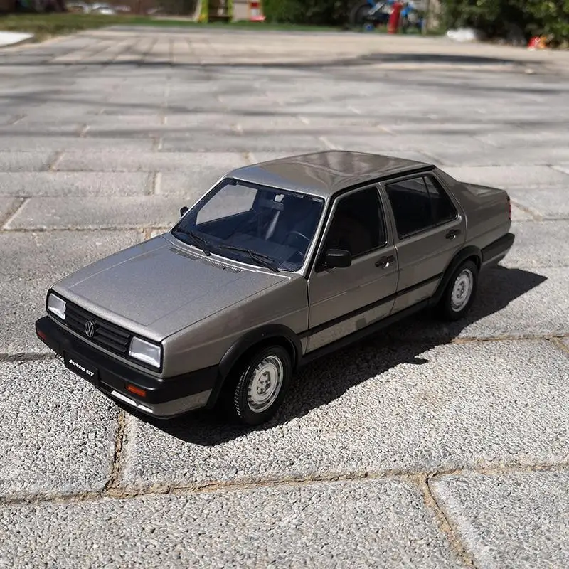 Ant 1:18 Diecast Cars Car Model Toy Car Diecast Toy Model 1:18 Diecast CarsJetta car model Volkswagen square head Jetta taxi - Цвет: Серый