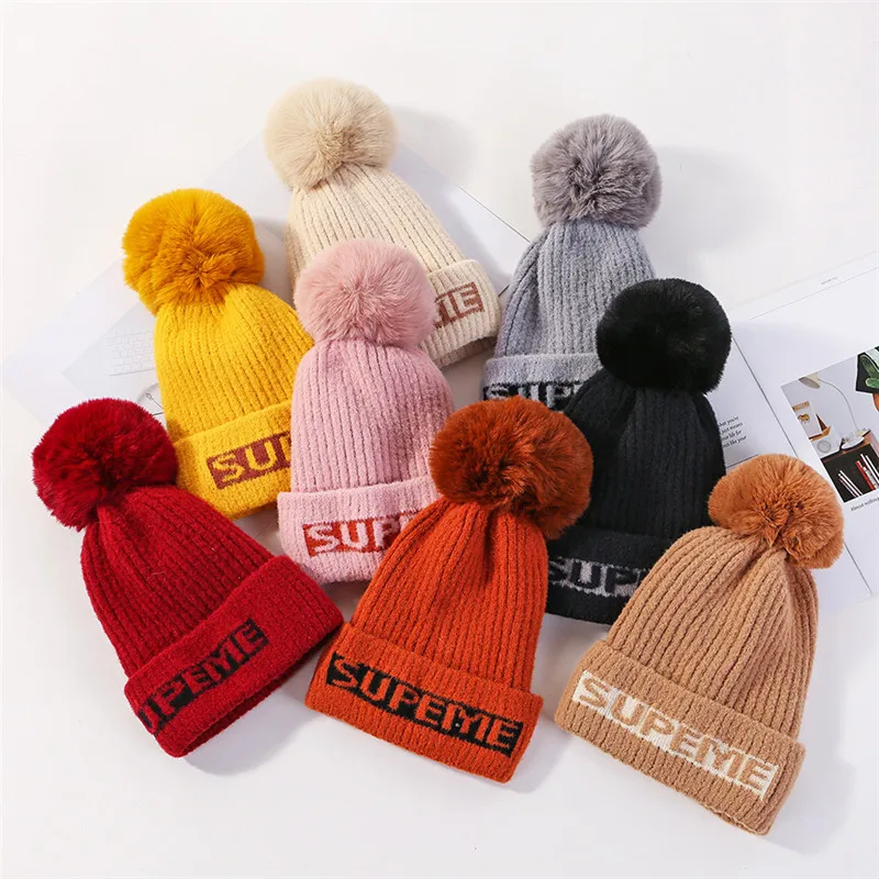 USPOP Новая модная зимняя женская шапка с буквенным принтом skullies, бархатные шапки с подкладкой, толстые теплые вязаные шапки, Повседневные шапки с буквенным помпоном