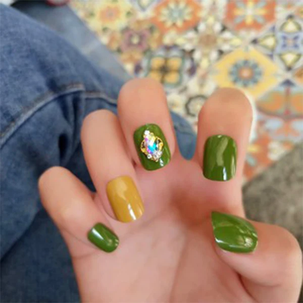 24Pcs Nails Patch Green and Yellow Nails Patch Artificial Nails Fashion Shining Finished Nails Patch Women Girl Ladies J3