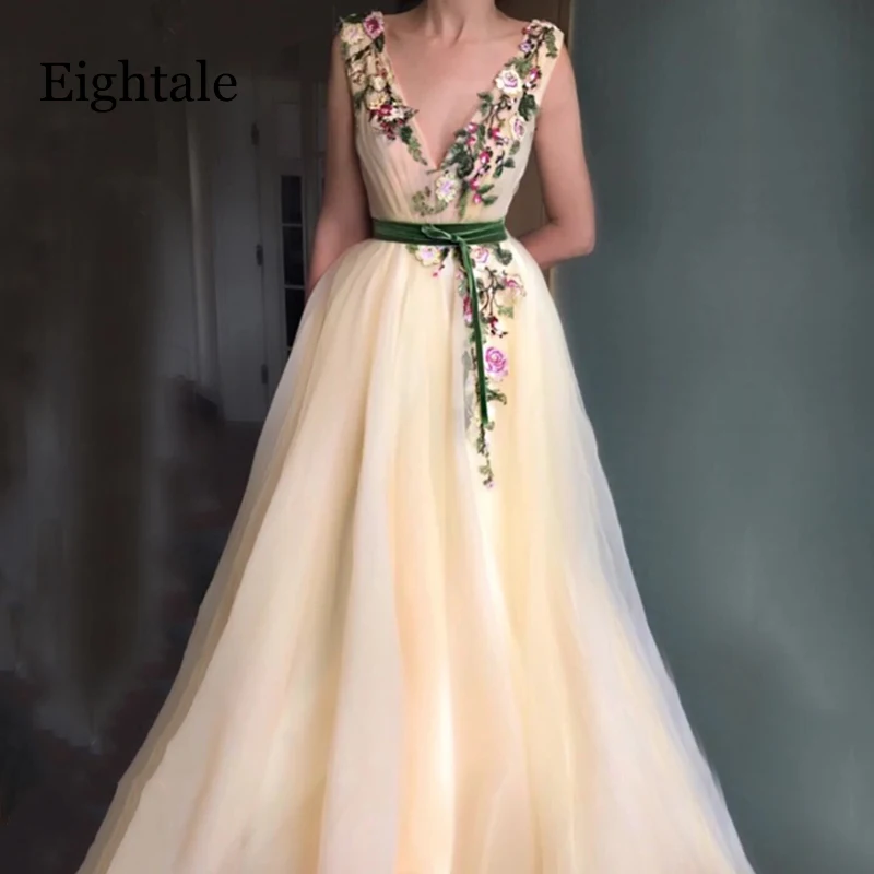 

Champagne Prom Dresses V-Neck Appliques with Handmade Flowers A-Line Tulle Long Evening Gown Arabic Party Dress for Graduation