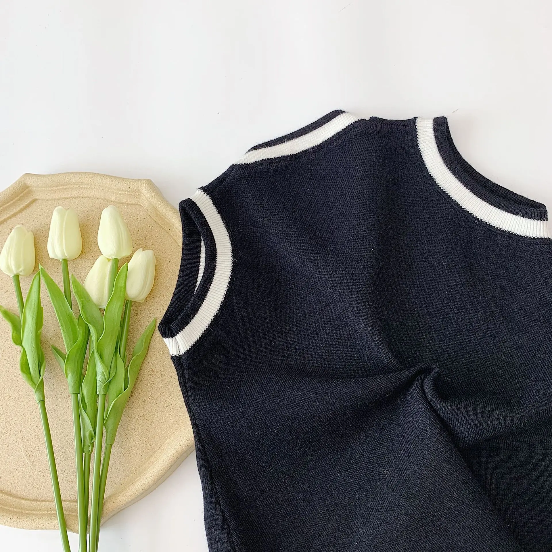 Autumn girls fashion knitting waistcoats Korean style black white color matching sleeveless vests