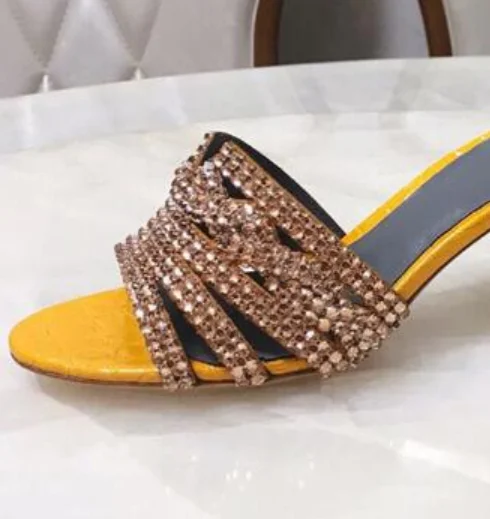 yellow Пикантные женские босоножки на высоком каблуке, украшенные кристаллами и бусинами; цвет золотистый, серебристый, черный; Летние Босоножки с открытым носком; обувь для подиума; женская обувь для вечеринок со стразами - Цвет: yellow