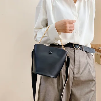 

Fashionable Lady Bucket Chains Small Bag 2020 New Summer Wide Shoulder Strap Shoulder Mobile Phone Bag Casual Diagonal Daily Bag