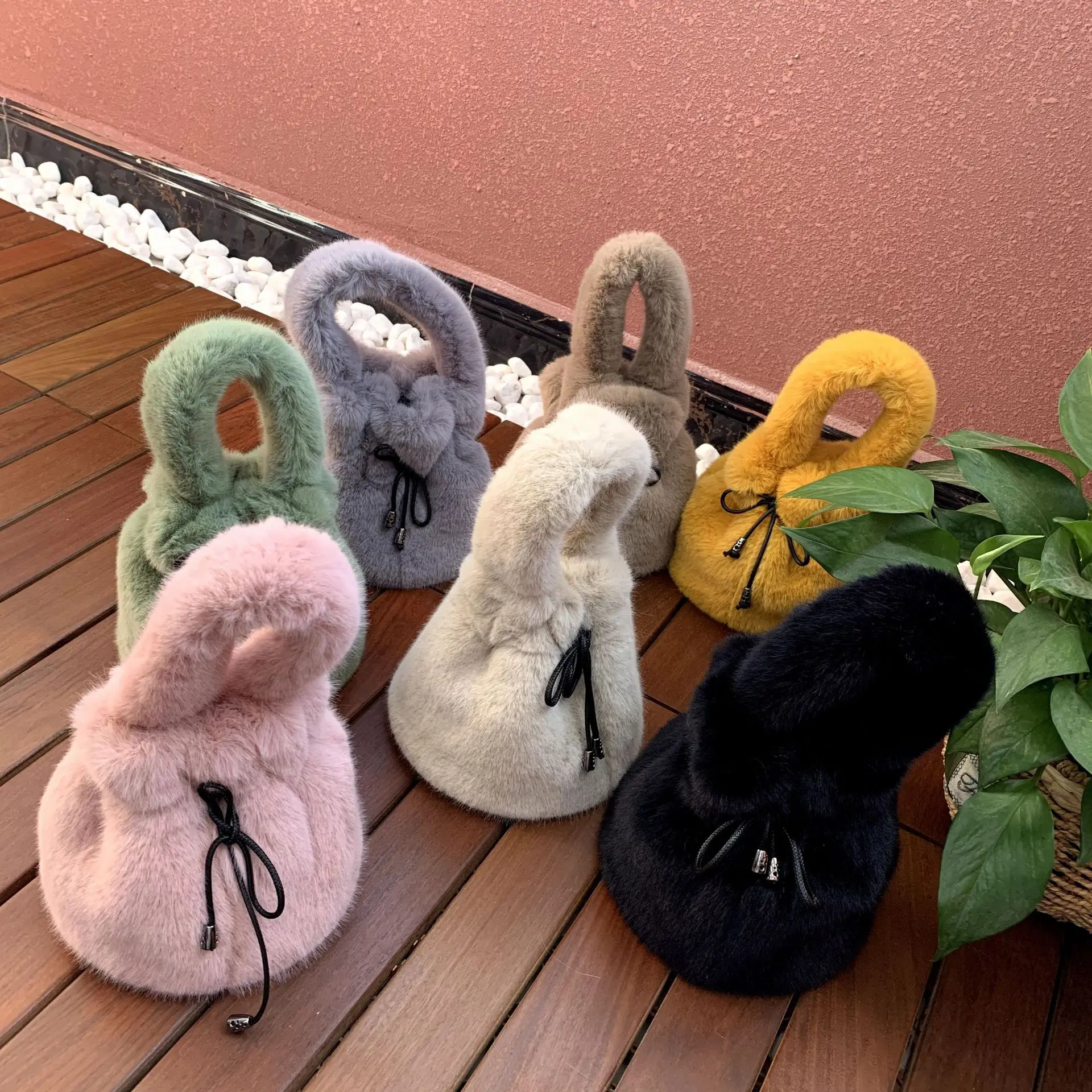 

Simple Soft Plush Small Tote Handbags for Ladies Design Fashion Female Bucket Shoulder Bags Luxury Faux Fur Women Clutch Purses