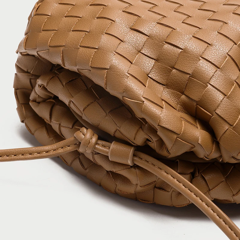 Woven Clouds Bag Women's Leather Shoulder Bag Minimalist New Fashion Mini Clutch Bag Soft Dumplings Brand Design Bag Spot