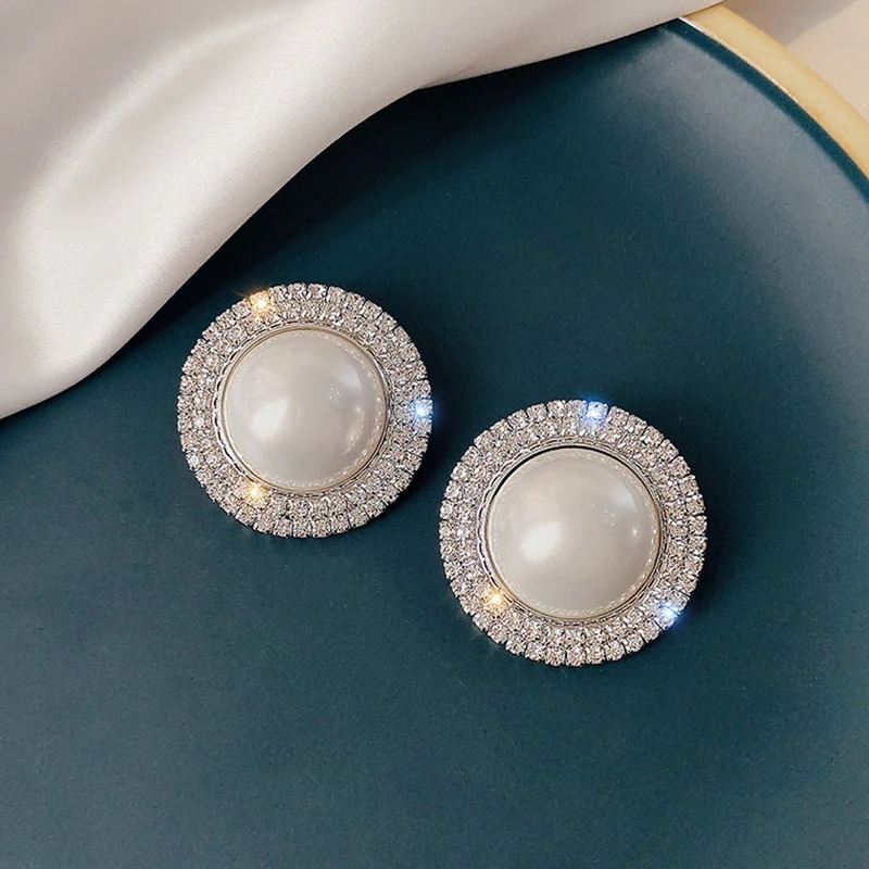 ピアス Crystal-embellished Pearl Clip-on Earrings Amazon.com: Silver Crystal While Pearl Flower Shape Clip