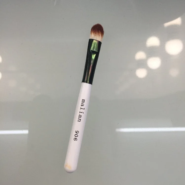 

Malian Single Bottle High Quality Fashion Eyeshadow Brush Short Rod Portable Models Eye Makeup Tool Wholesale
