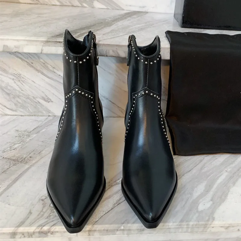 Knsvvli/черные сапоги до колена из натуральной кожи; женские рыцарские сапоги с заклепками и острым носком; обувь на низком массивном каблуке; женская обувь; botas mujer
