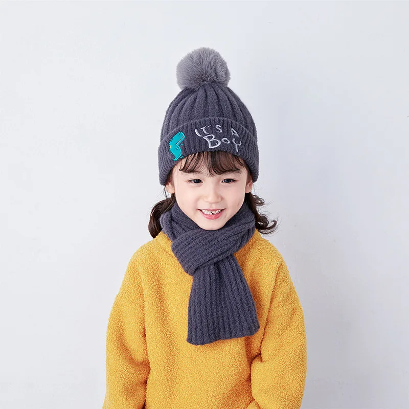 Doitbest 2 to 7 Years old kids Beanie sets letters it's a boy 2 pcs boys girls winter hat scarf set