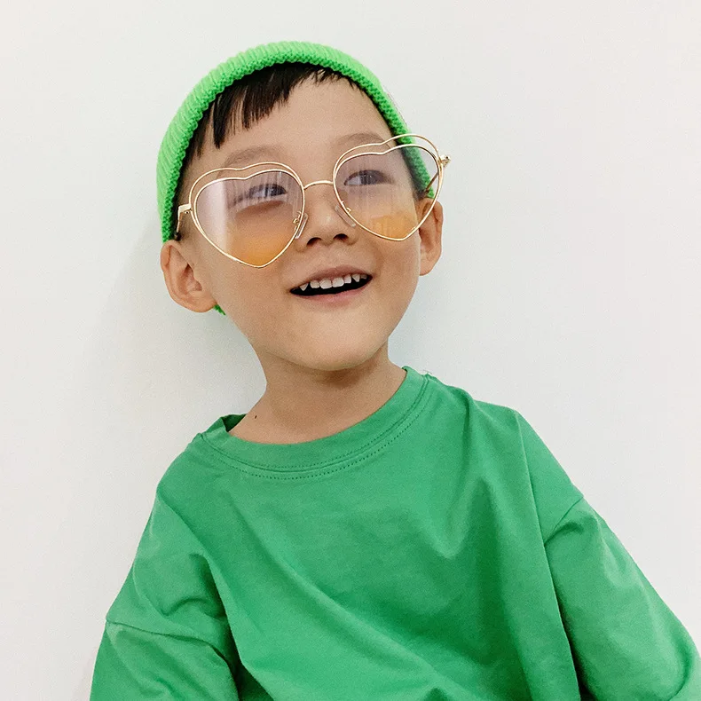 От 4 до 10 лет в форме сердца kinder zonnebril милые Солнцезащитные очки для мальчиков и девочек статная Модель Показать выдолбленные металлические рамки детские очки N445