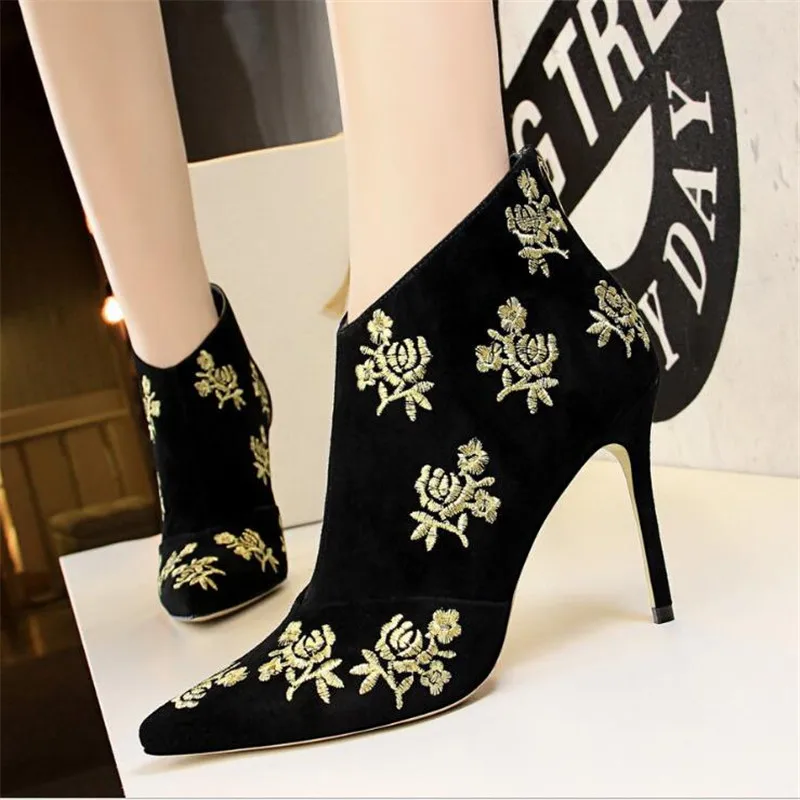 

New Arrival Fashion Embroider Pattern Ankle Boots Women Pointed Toe Solid Flock Sexy Party Boots Women's High Heels Short Boots
