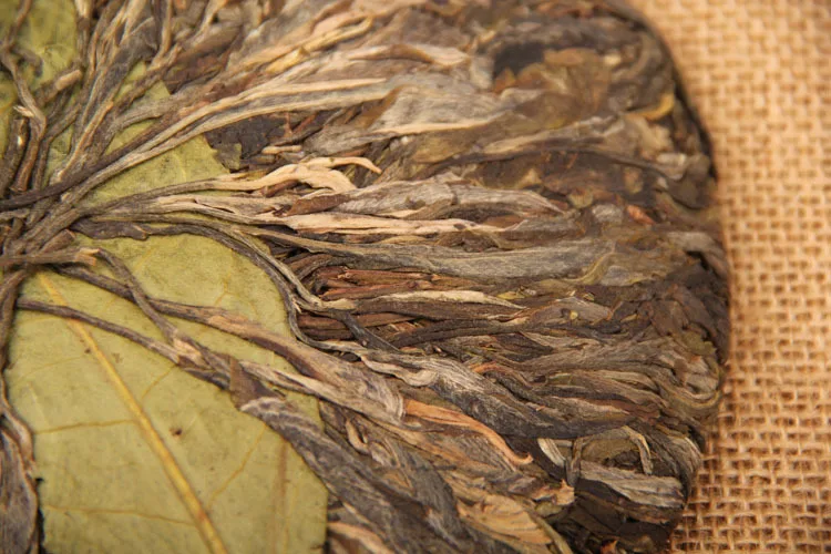 Yunnan Lincang Snow Mountain Raw Pu'er Bazi Tea Shen Pu'er Tea 400g