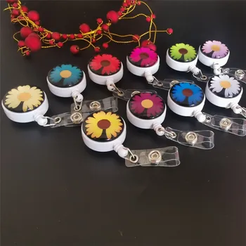 

2020 New Fashion 1 Piece Top Quality Retractable Nurse Badge Reel Clip Cute Small Daisies Doctor Student IC ID Card Badge Holder