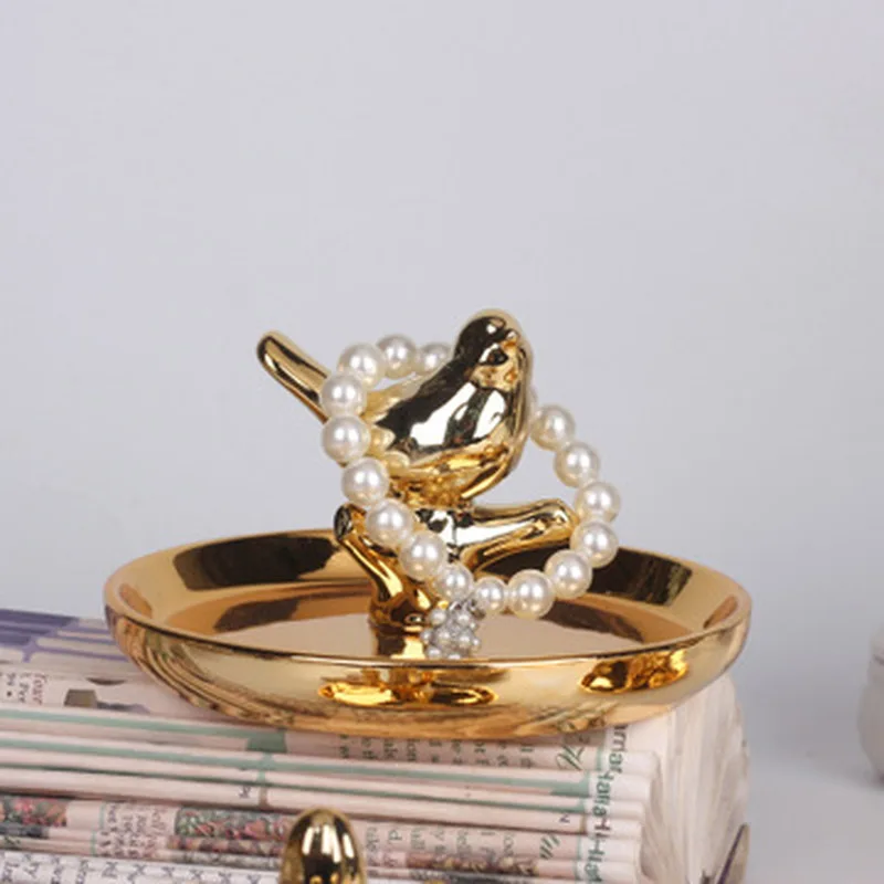 Exquisite Luxury Nordic Ceramic Jewelry Plate Electric Ferry Gold Crafts Gift Watch Home Gold Deer Animal Ornaments Storage Tray