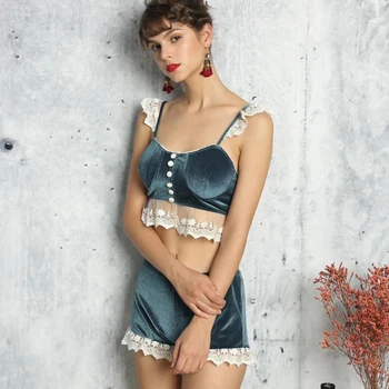 

2020 Velvet Camisole Shorts Underwear Set Christmas Red Sexy Patchwork Lace Women Bra Panties Sets Button Closure Brassiere
