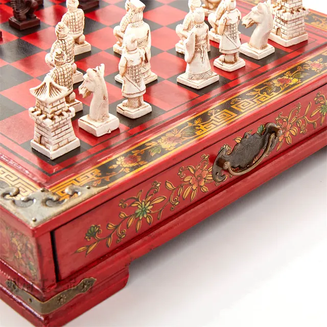 Schach, mit 32 Teilen, Holz. Spielzeug - Spielzeug - Auctionet