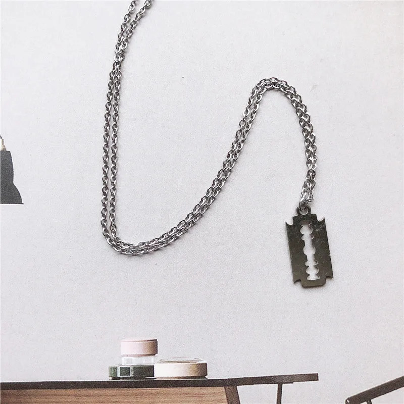 

Simple Creativity Stainless Steel Razor Piece Necklace Pendant Men's Punk Rock Short Necklace Chain Chain Jewelry Gift