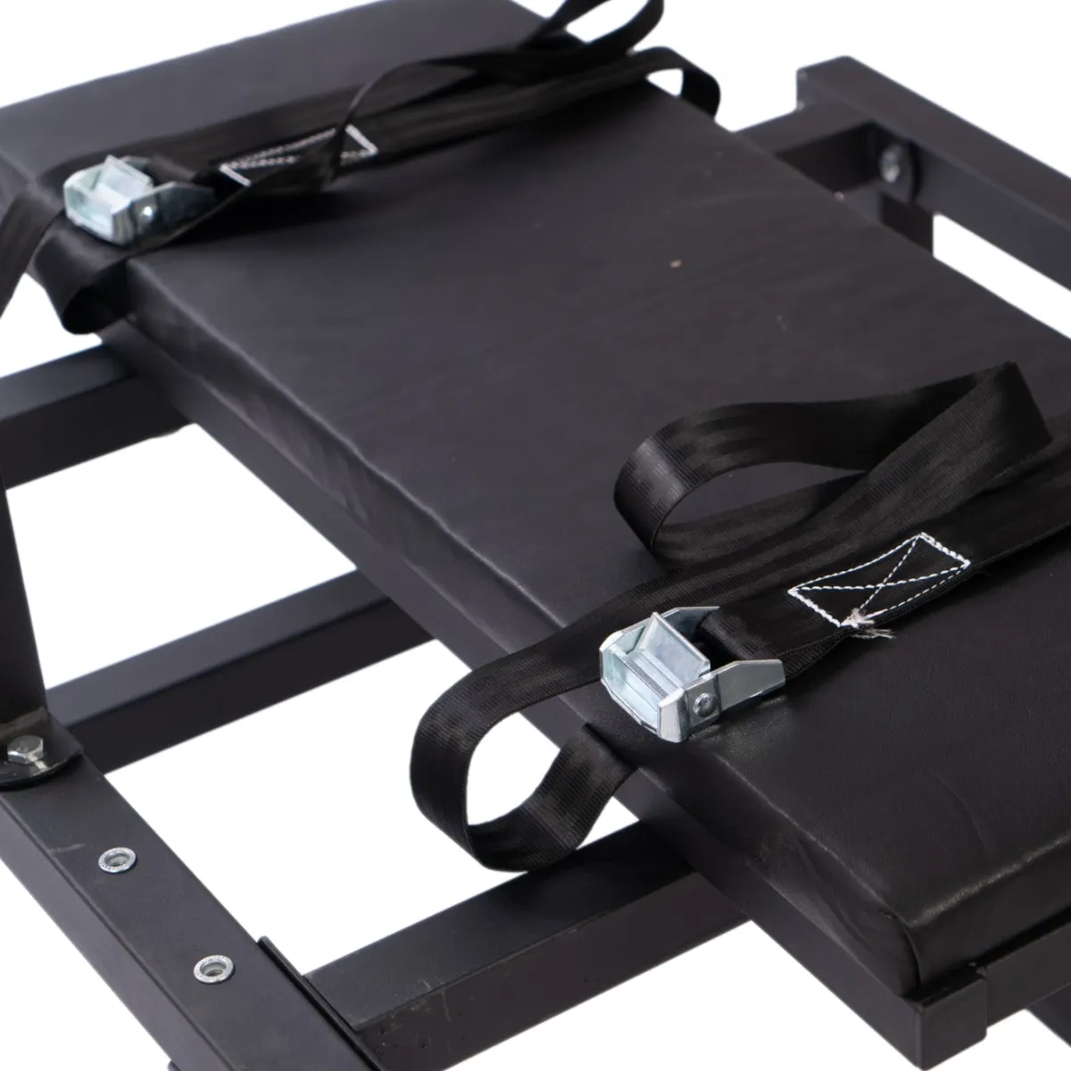 Есегінде тығыны бар қыз