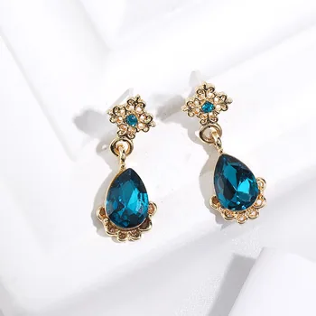 

Sweet Girl Fashion Earrings Dongdaemun Exquisite Palace Blue Crystal Temperament Elegant New Earrings Women's Wholesale Bulldog