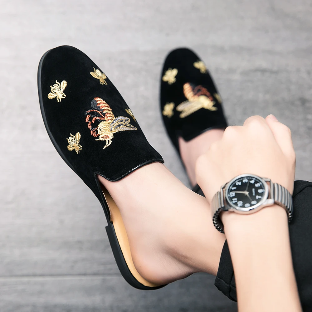 Bee Embroidery Summer Mules Lightweight Half Shoes for Men Breathable Slip-on Slippers Diamond Design Half Loafers Outdoor Flats Bee Embroidery Summer Mules Lightweight Half Shoes for Men Breathable Slip-on Slippers Diamond Design Half Loafers Outdoor Flats