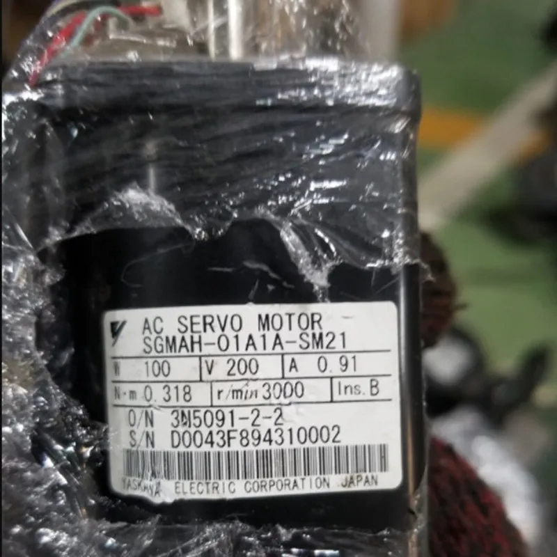 Использованный протестированный рабочий SGMAH-01A1A-SM21 серводвигатель переменного тока