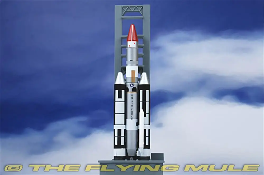 Dragon USA TITAN IIIC MAIDEN FLIGHT ROCKET W/пусковая площадка 1/400 литая модель