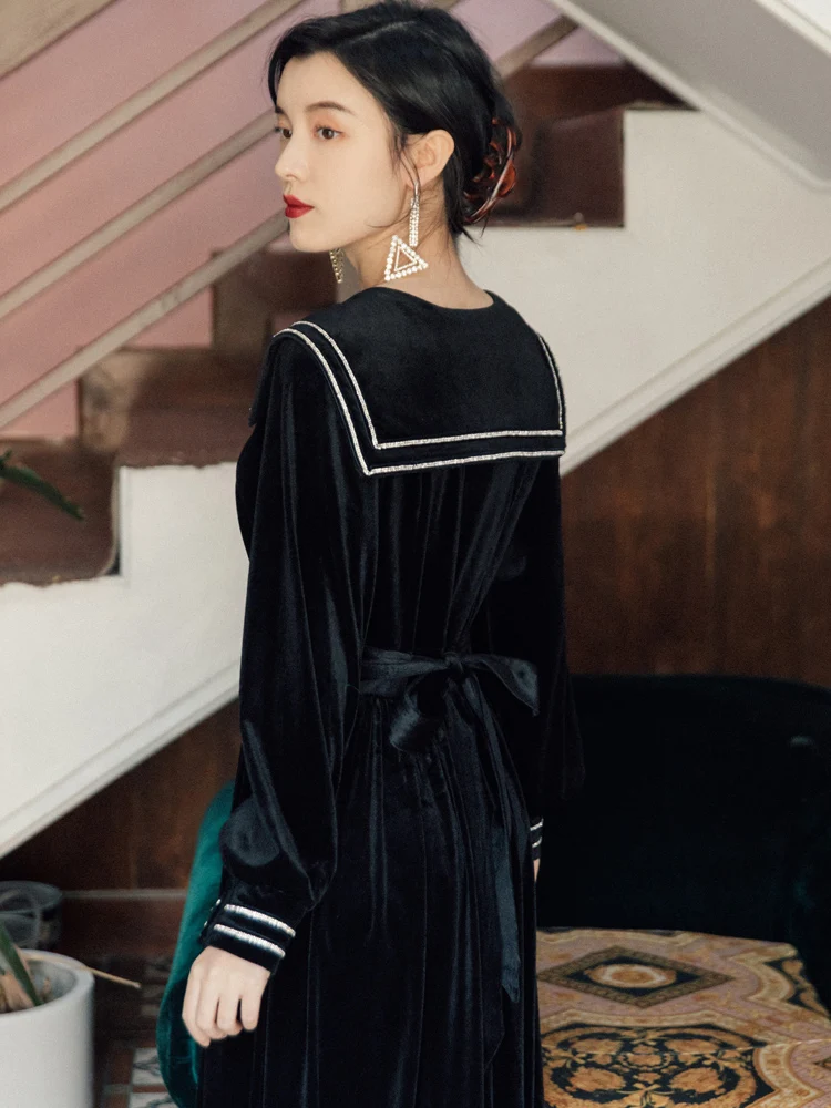 Original light luxury retro black velvet dress above