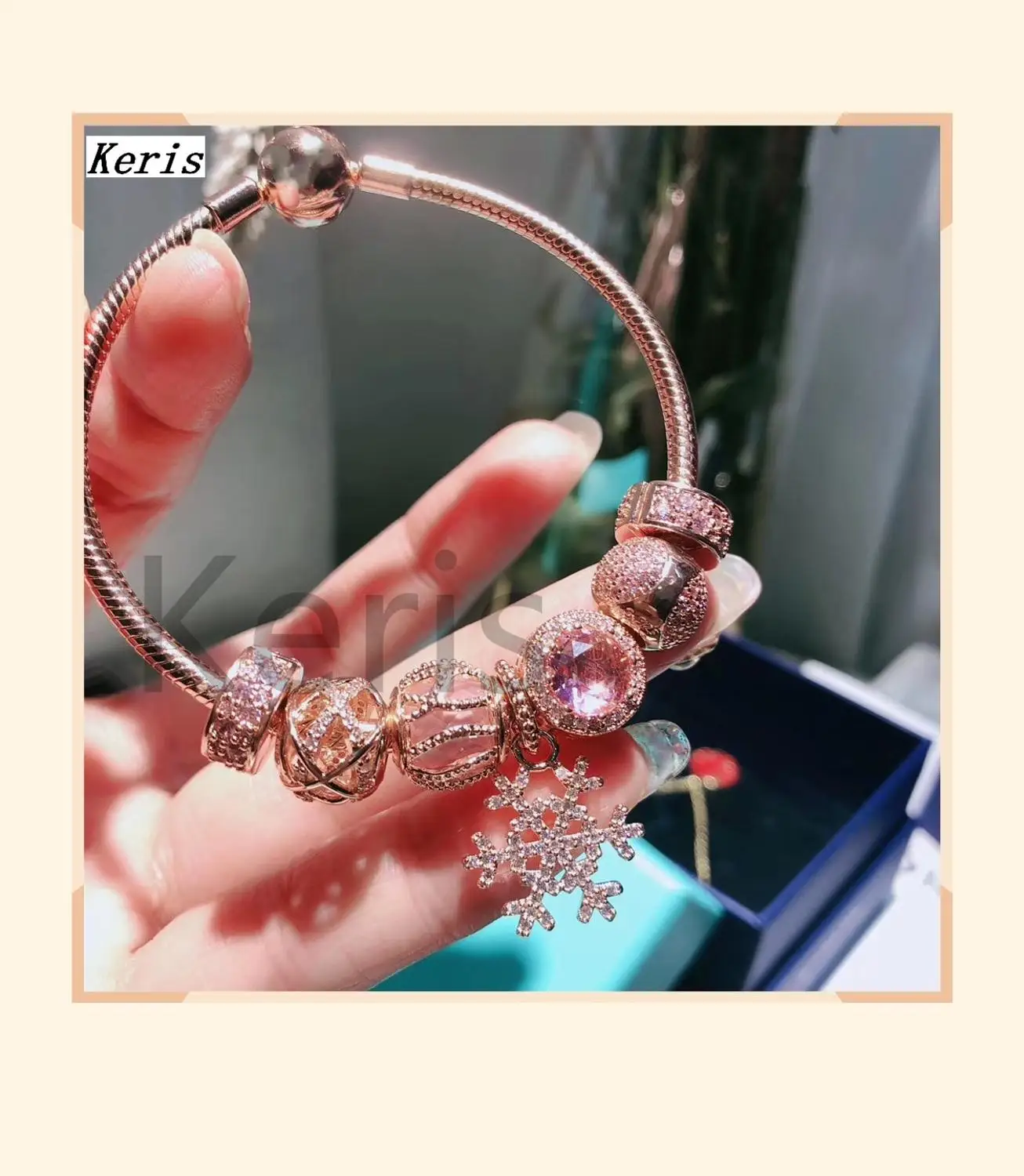 

High Quality Copy 1:1 100% Silver New Electroplated Rose Gold Snowflake Pendant Clasp Bracelet Free Delivery