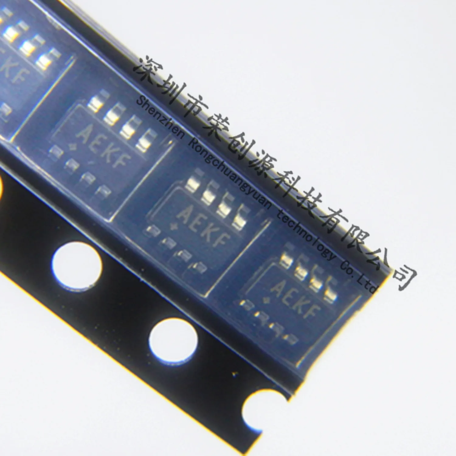 5 шт./лот Новый и оригинальный MAX3051EKA + T MAX3051E AEKF SOT23-8 CAN Transceiver |