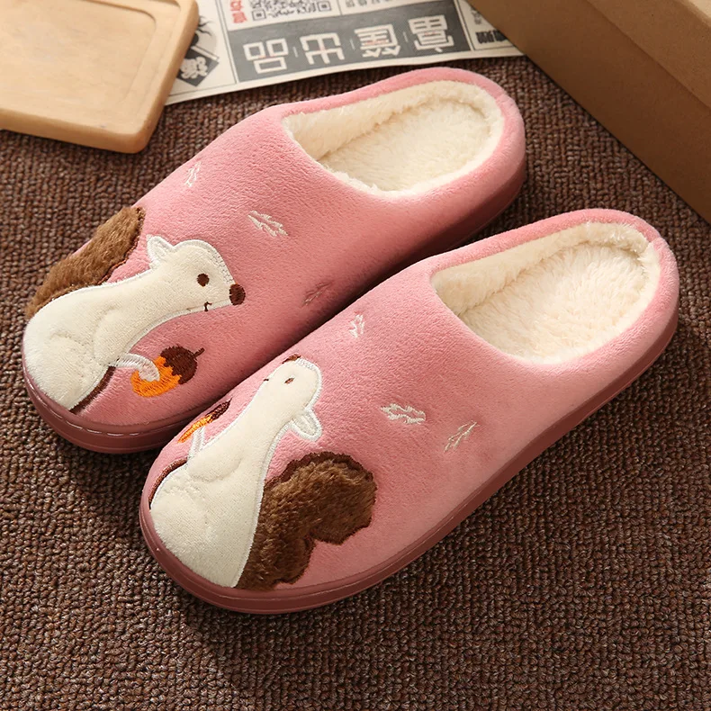 Squirrel pink Женские зимние домашние тапочки; Новинка года; нескользящие теплые домашние тапочки с мягким мехом для влюбленных пар; женские пушистые шлепанцы - Цвет: Squirrel pink